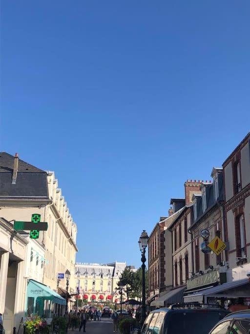 La Baleine - Hyper Centre, Charme Et Calme A Deux Pas De La Mer Cabourg Exterior foto
